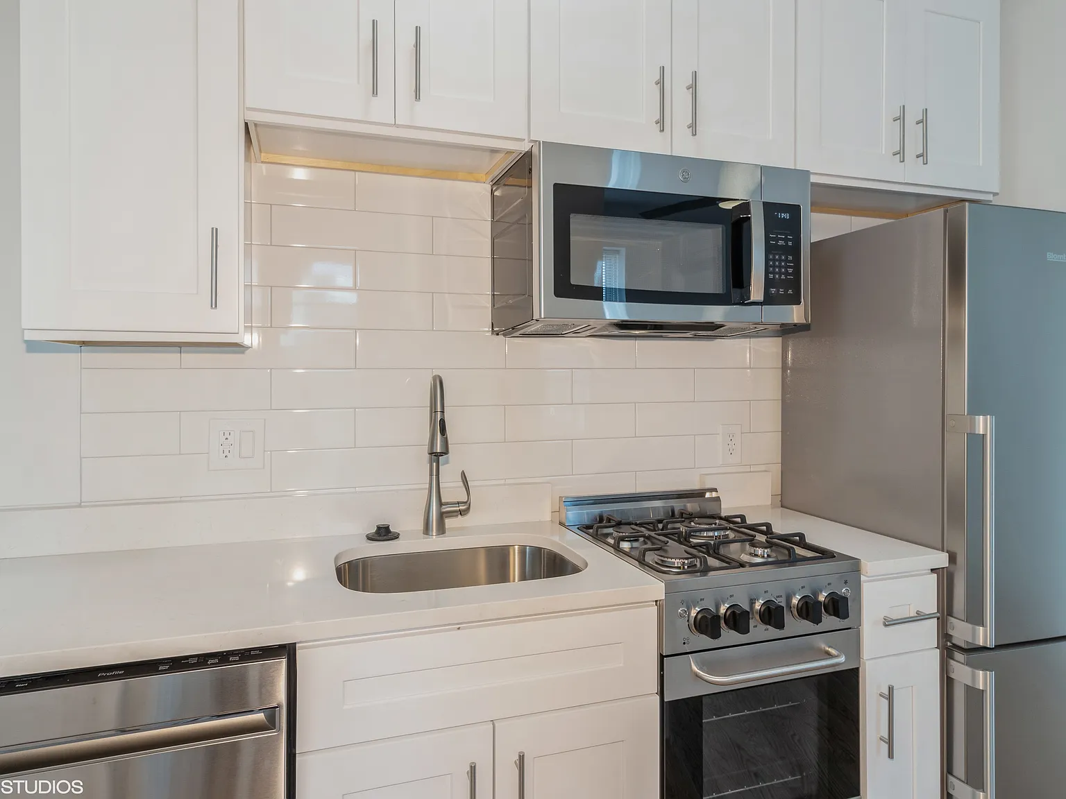 2 bed, 640 sqft, $3,600 — Photo 3