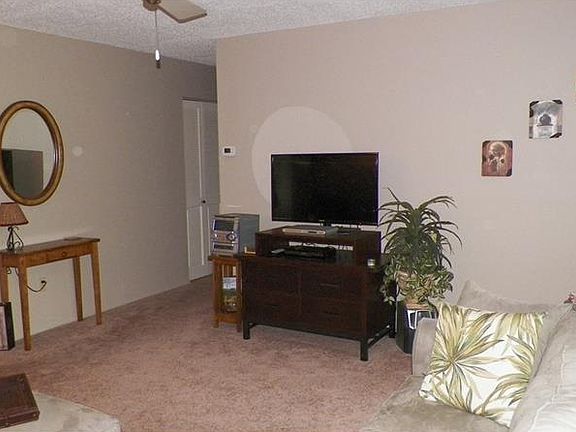 5th image of 2734 Sherbrooke Ln APT B