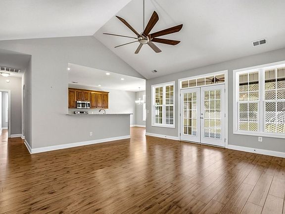 5th image of 224 Vineyard Lake Circle