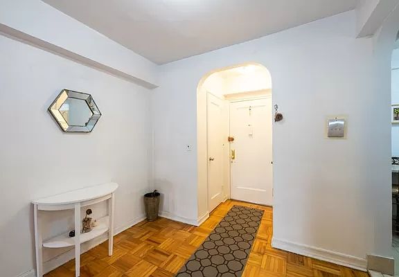 3rd image of 420 W 206th St #6B