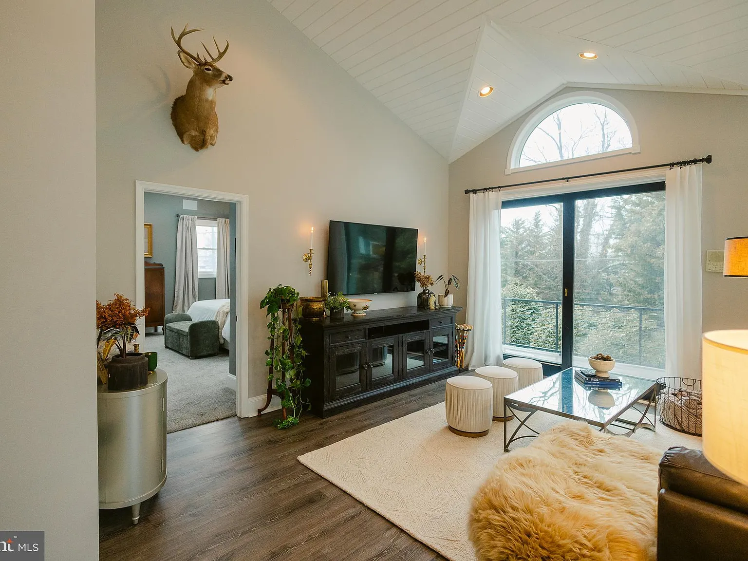 4 bed, 3.5 bath, 3683 sqft, $8,500 — Photo 4