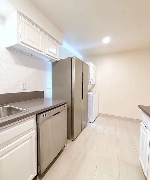 532 Claremont St #A — Photo 5