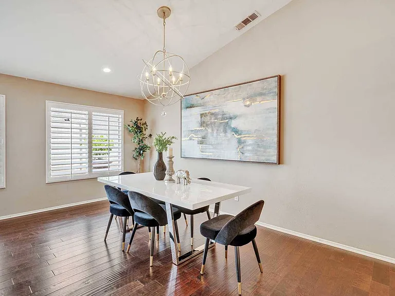 421 Minaret St — Photo 16