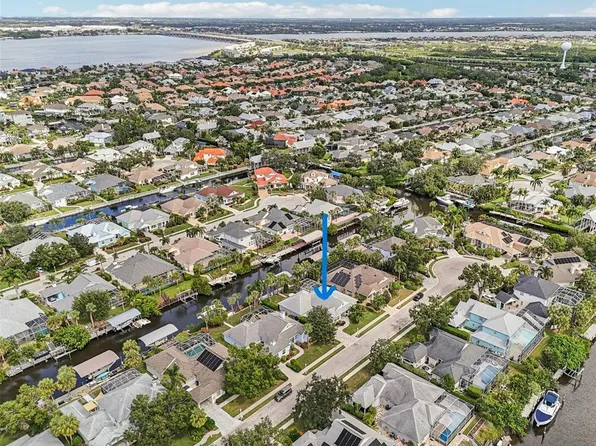 4611 Shark Dr, Bradenton, FL 34208