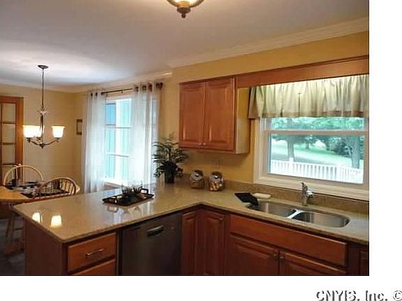 5th image of 4894 Edgeworth Dr