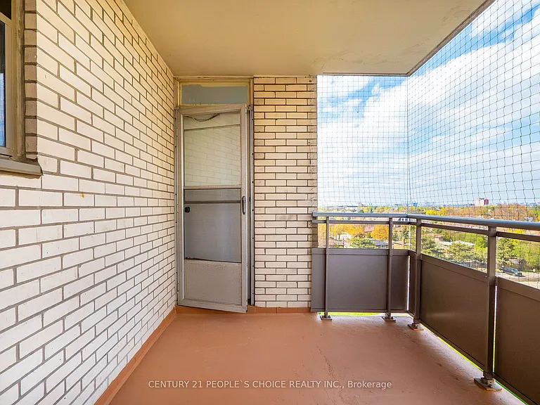 390 Dixon Rd #702 — Photo 32
