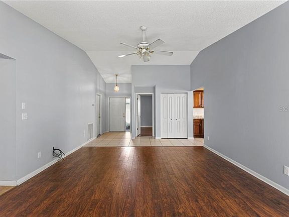 5th image of 803 Harbor Cir