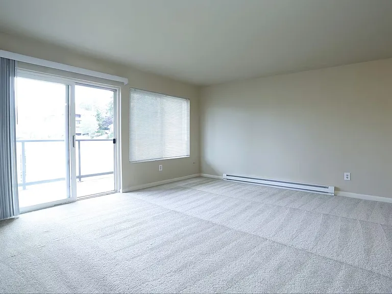 The Commodore Apartments — Photo 35