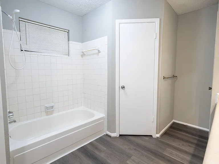6542 Bridgegate Dr — Photo 22