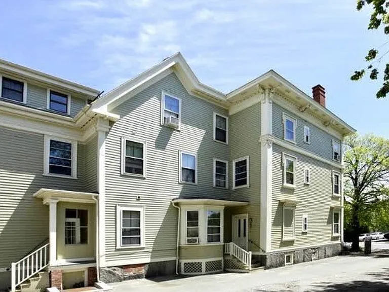 392 Essex St #B — Photo 3