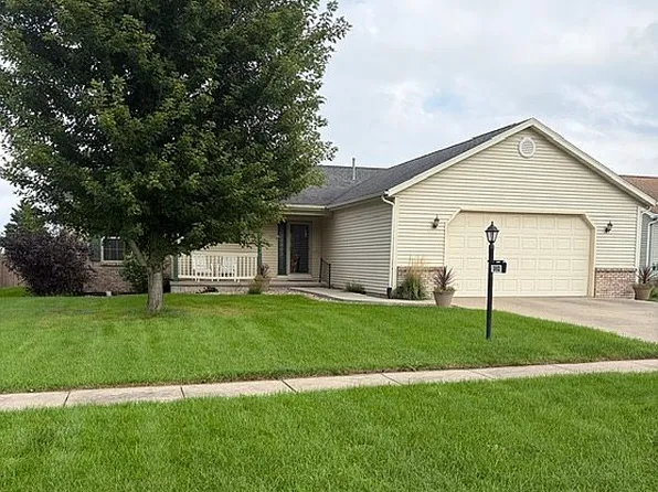 3102 S 8th St, Marshalltown, IA 50158
