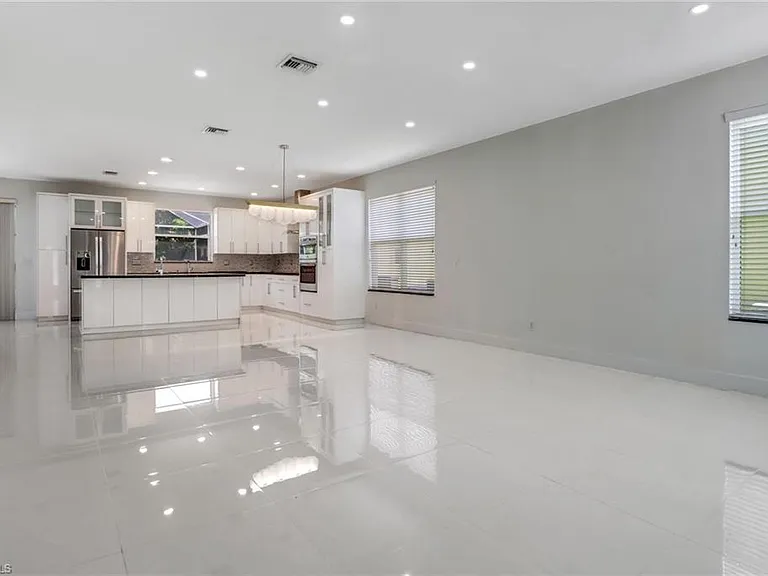 8271 Laurel Lakes Way — Photo 16