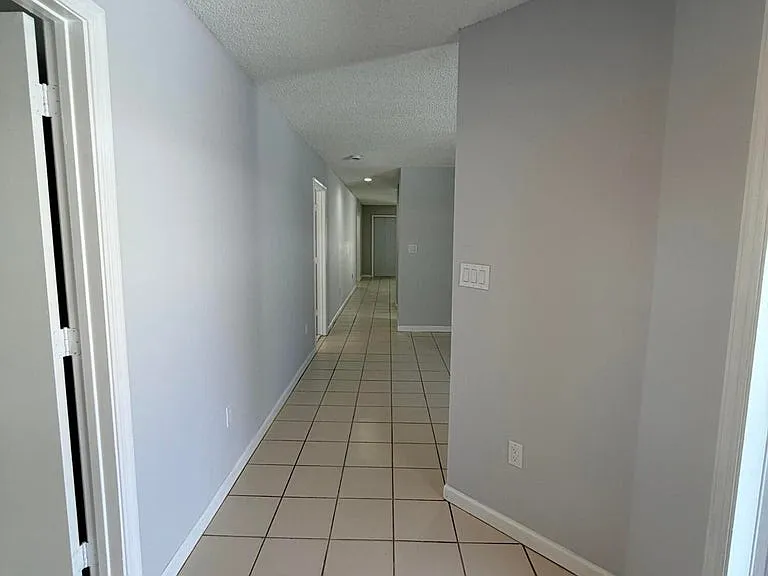 182 Sparrow Dr — Photo 2