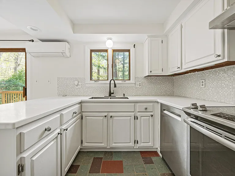 7 Dresden Ct — Photo 13