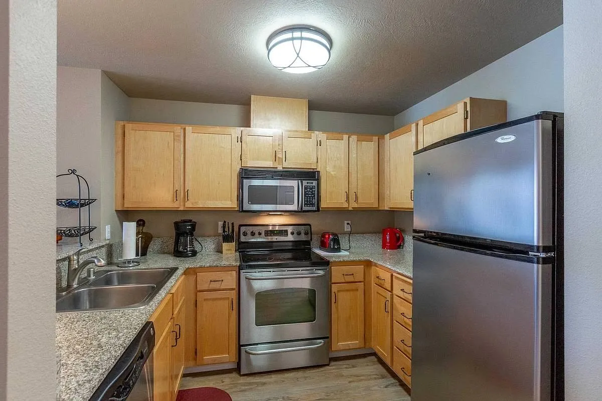 1 bed, 650 sqft, $1,700 — Photo 3