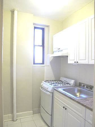 1st image of 200 E 18th St APT 1J