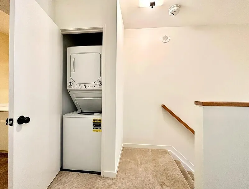 2 bed, 1.0 bath, 779 sqft, $2,020 — Photo 3