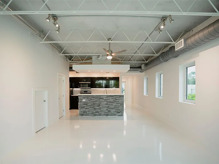 1413 NE 5th Ave #1 — Photo 10