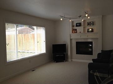 4th image of 2577 NE Anna Ave