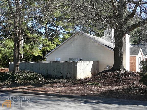 4th image of 1810 Commonwealth Dr