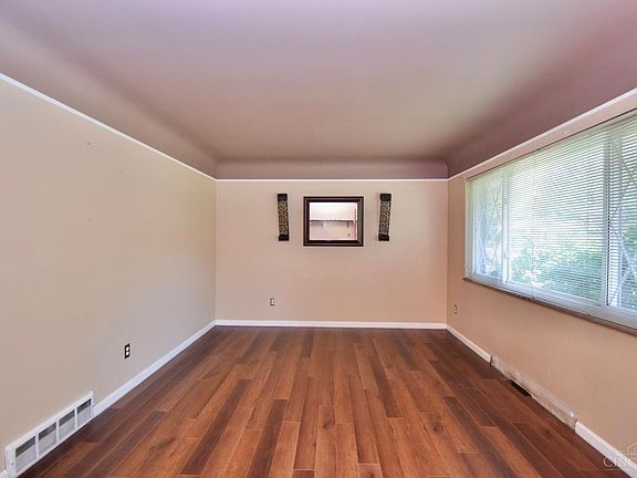 5th image of 3263 Greenway Ave