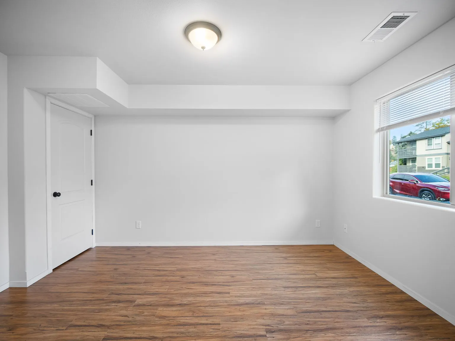 Lincoln Townhomes — Photo 4