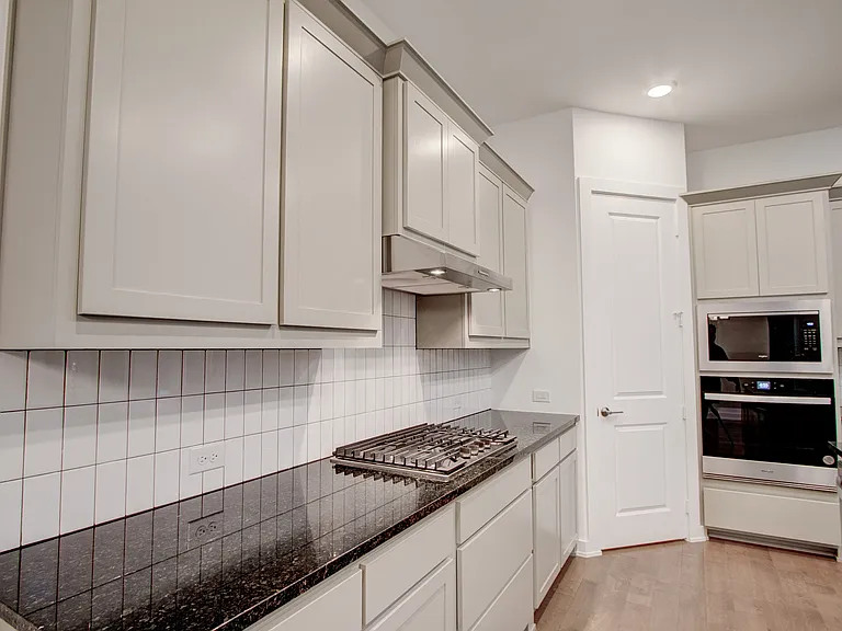 724 Kendall Ln — Photo 19
