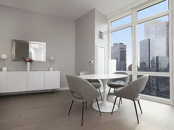 4th image of 42 W 33rd St APT 32B