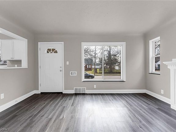 3rd image of 20203 Sunset Dr