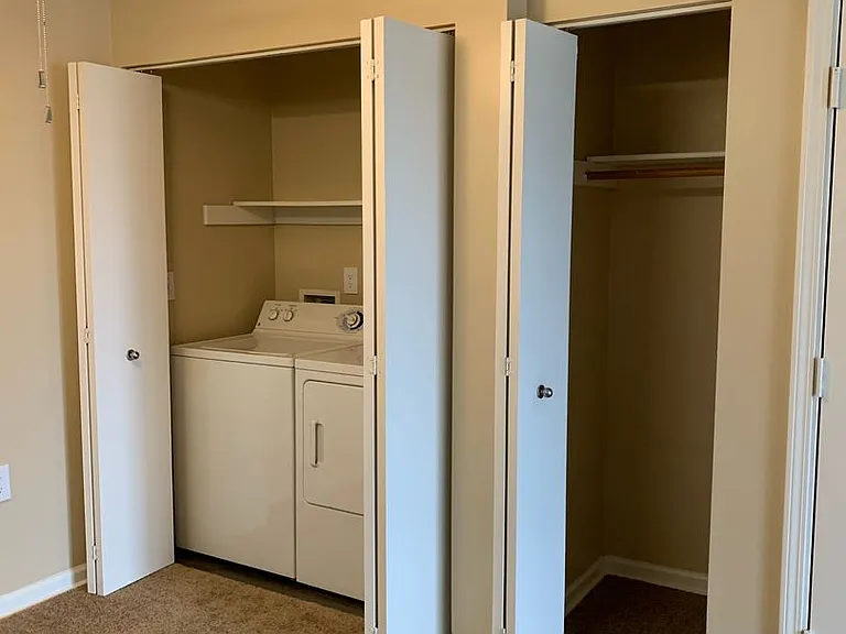 Walnut Manor Apartments — Photo 30
