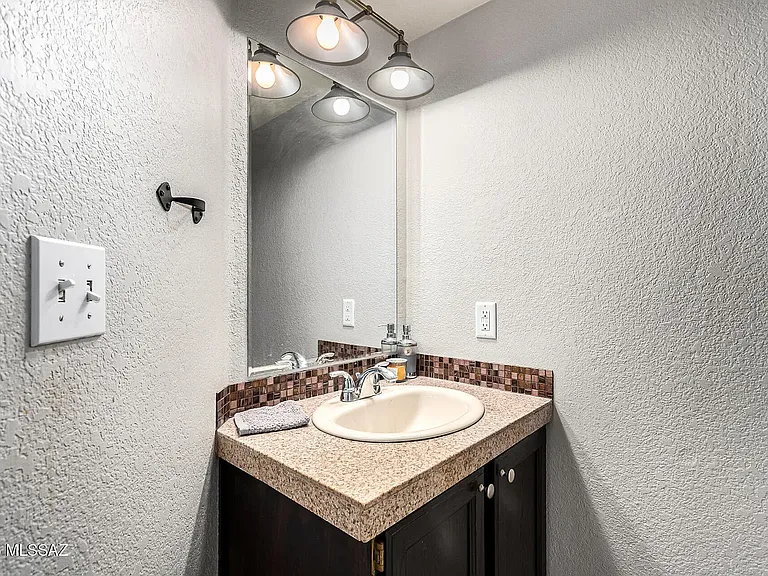 9009 N Twain St — Photo 15