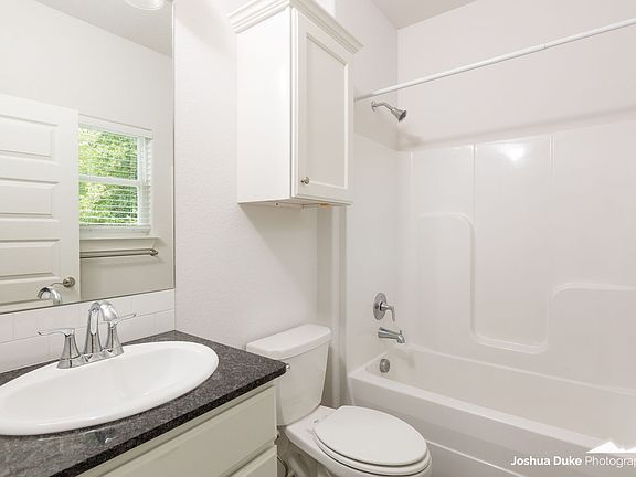 3rd image of 716 W Cleveland St