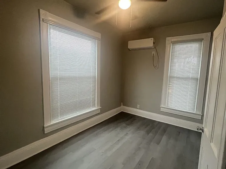 902 S Moffet Ave — Photo 8