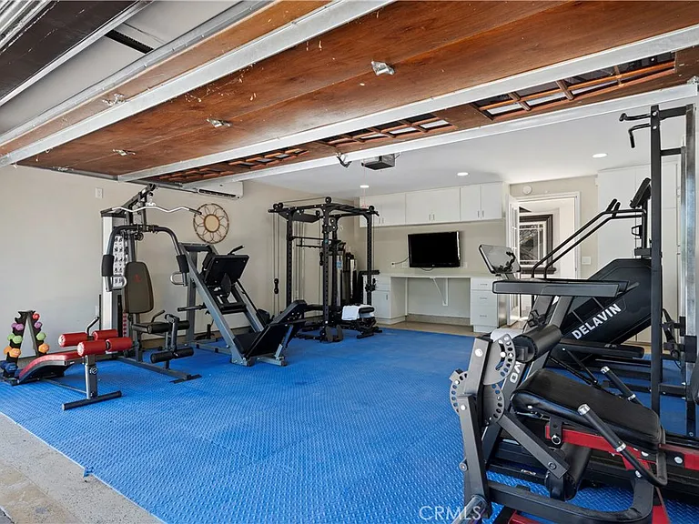 15014 Valleyheart Dr — Photo 43