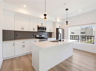 21721 Hart St, Canoga Park, CA 91303