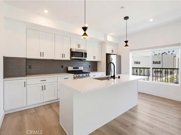 21721 Hart St, Canoga Park, CA 91303