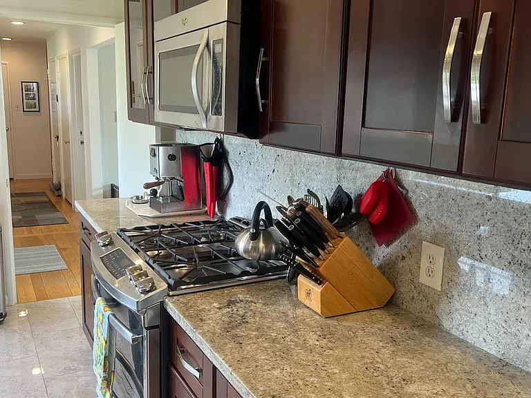 1776 Parrott Dr — Photo 11
