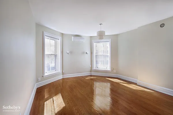 Rented by Sotheby's International Realty | media 41