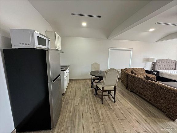 3rd image of 1201 Wildwood St