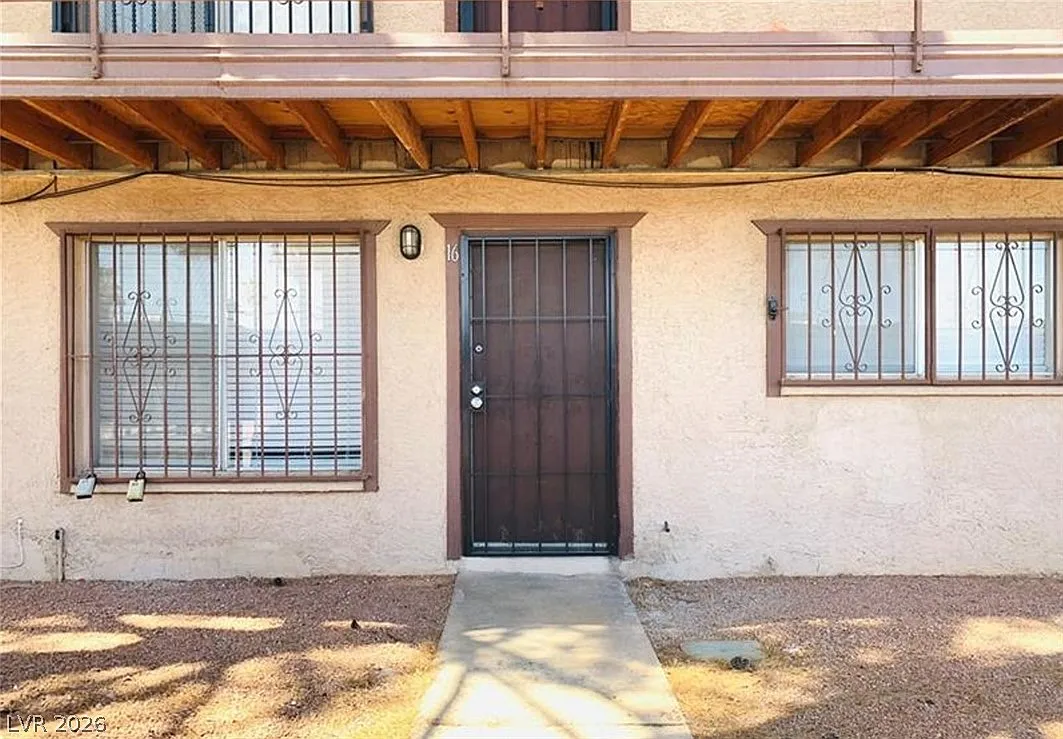 2 bed, 1.0 bath, 816 sqft, $1,575 — Photo 1
