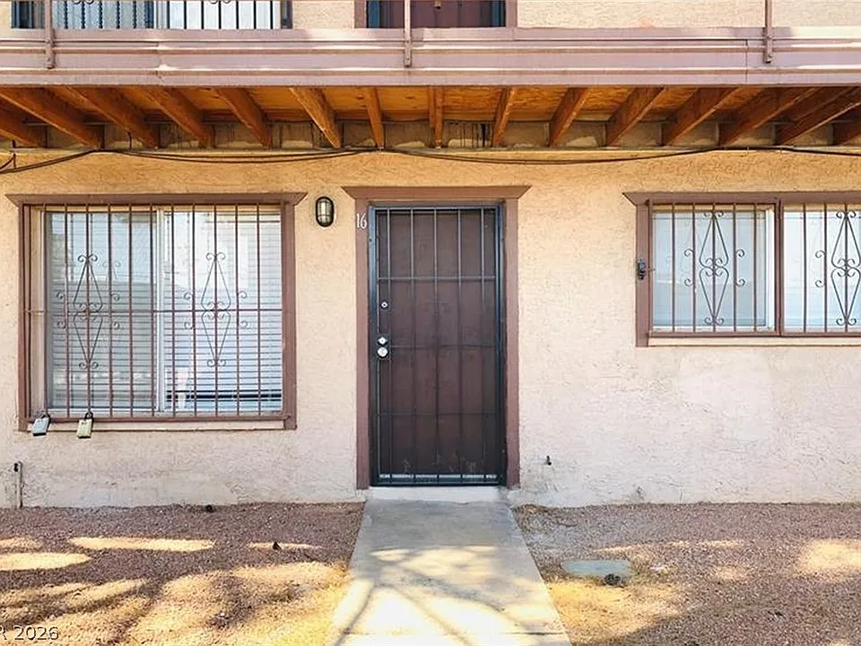 595 S Royal Crest Cir #18