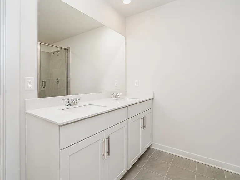 585 Lyness Dr — Photo 22