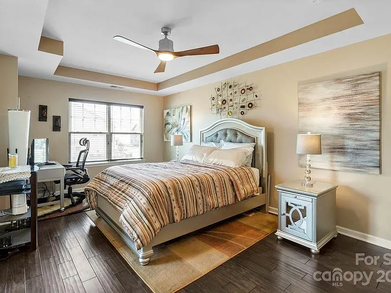 5009 Mockernut Ln — Photo 17