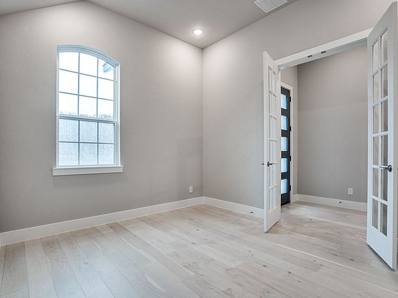 4th image of 5802 Laurel Crest Ln