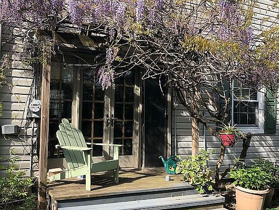 5th image of 148 Beverly Ave