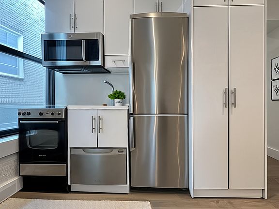 5th image of 102 Norfolk St APT 6