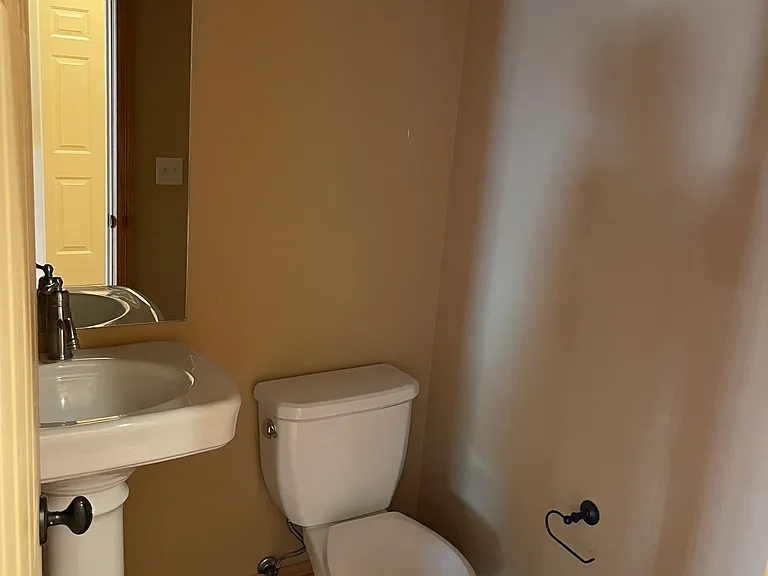 905 Saxon Way #D — Photo 16