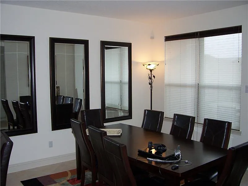 4 bed, 2162 sqft, $2,350 — Photo 4