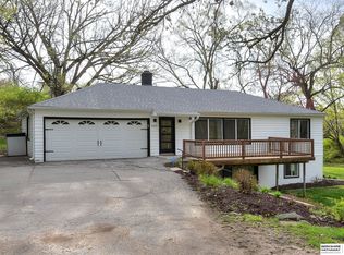 9929 Calhoun Rd, Omaha, NE 68112