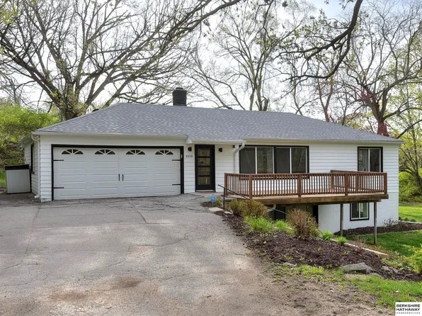 9929 Calhoun Rd, Omaha, NE 68112